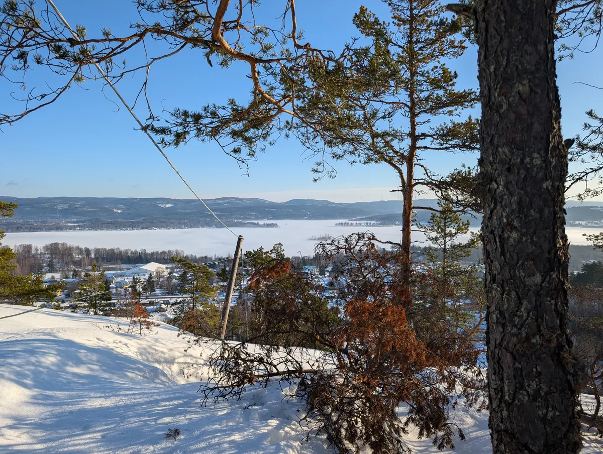 View from Nylandsberget onto the village in winter